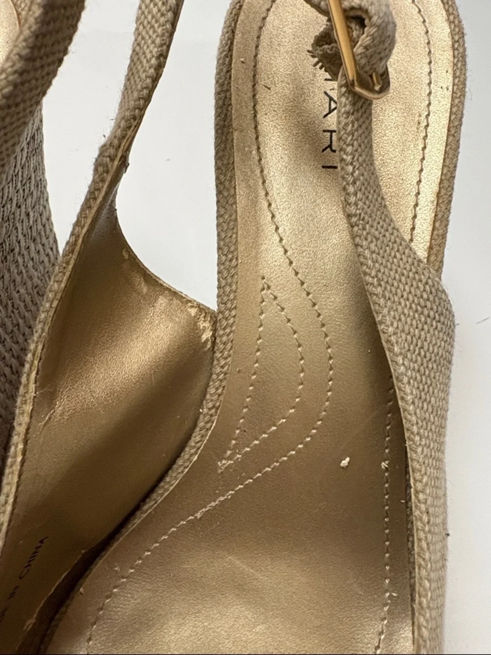 Tahari stylish slingback